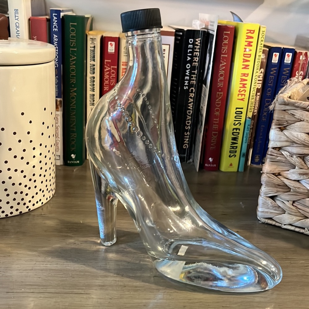 VINTAGE HIGH HEEL CLEAR GLASS DECANTER WITH SCREW ON TOP